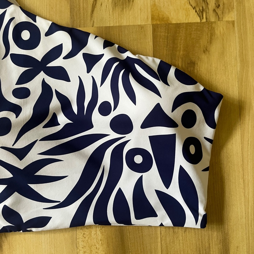 Baltic Born Bali One Shoulder Bikini Top Women's Large White Navy Blue Tropical - Picture 6 of 9